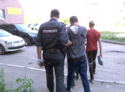 С полным карманом наркотиков попытался сбежать от полицейских молодой житель Ростова