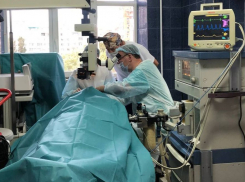 В Ростове впервые провели операцию по пересадке роговицы ребенку