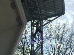 Опасные игры юного экстремальщика на главной сцене Ростова испугали прохожих