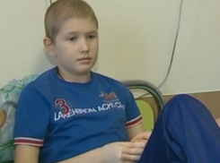 Тяжелая болезнь приковала школьника-отличника из Ростовской области к больничной койке