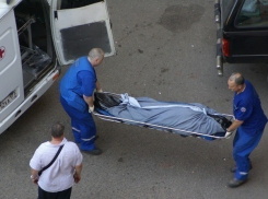 На перекрестке возле остановки в Ростове у мужчины остановилось сердце