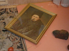 В Ростове сотрудники Генконсульства Украины принимают посетителей на улице