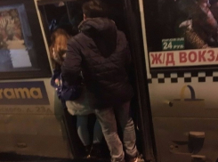 Двухметровый ростовчанин еле помещаясь в маршрутках отказывается платить за проезд 