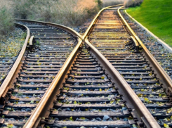 В Новошахтинске 14-летний подросток получил 80% ожогов после удара током на крыше поезда