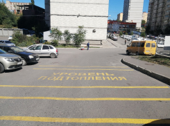 В Ростове бороться с подтоплениями улиц решили при помощи разметки на асфальте