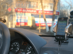 В Ростове девушка с иконой бросалась под машины  