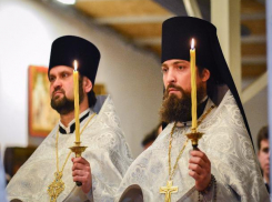 Глава Ростова Виталий Кушнарев принял участие в праздничном богослужении в Рождественскую ночь