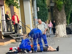 В центре Ростова неизвестный напал на мужчину с ножом