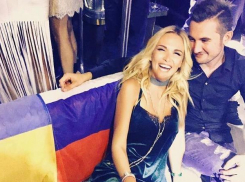 На День народного единства ростовская красавица Виктория Лопырева примерила новый образ