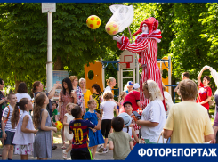 Солнце, улыбки и танцы: показываем, как в Ростове прошел день защиты детей