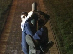 Кощунственная выходка экстремала на дуле танка возмутила жителей Ростова