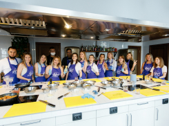 Изысканные блюда почти на диване: ростовчане стали участниками «Ужина с детективом»