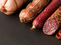 В Ростовской области нарушения выявили при перевозке паштетов и колбасы 