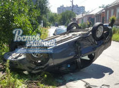 Жуткое ДТП с переворотом иномарки в кусты произошло в Ростове