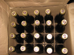 Почти 3000 бутылок нелегального коньяка задержали в Ростовской области