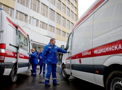 В Ростове маршрутка врезалась в столб, пострадала девочка