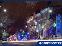 Новогодний и сияющий Ростов: смотрим на город без снега, но с праздничной подсветкой