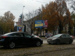Автомобильное безобразие на Сельмаше снял на видео ростовский блогер 