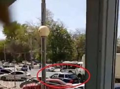 Передвижение по Ростову Porsche Cayenne с водителем в «бессознательном состоянии» попало на видео