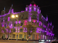 Впечатляющую диско-подсветку на здании ростовской мэрии сняли на видео