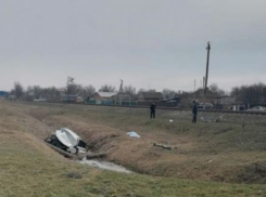 В Ростовской области при столкновении с электричкой погиб водитель легковушки 