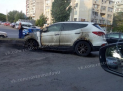 Ночью в Ростове на Северном сгорел Hyundai Santa Fe