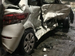 Разогнавшийся элитный спорткар жестко протаранил Kia Rio в центре Ростова