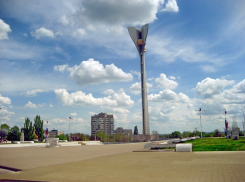 В Ростове осудили мужчину за демонстрацию татуировки со свастикой в День Победы