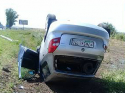 Уходя от лобового столкновения с иномаркой автоледи опрокинулась в кювет на трассе под Ростовом