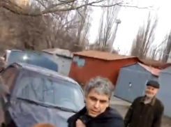В Таганроге драка со скандалом между председателем кооператива и женщинами попала на видео
