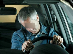 Умерший за рулем ВАЗа водитель врезался в припаркованный внедорожник в Ростовской области