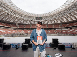 Дончанин Рома Зверь выпустил книгу об истории своей музыкальной группы