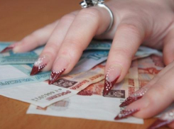Экс-сотрудница ГИБДД, осужденная за мошенничество, сядет в тюрьму только через несколько лет