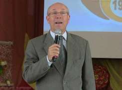 Донской губернатор поручил разобраться со скандальным увольнением написавшего Медведеву педагога