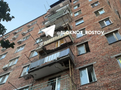 «Здесь же нелюди живут»: в Ростове из-за бездействия ЖЭУ обвалился балкон 