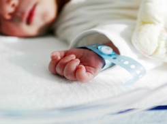 Мертвого ребенка принесла на обследование к педиатру полупьяная мать в Ростовской области