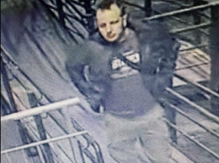 Волонтеры нашли психопата с ножом из Суворовского по камерам— видео