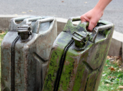 27 тонн дизельного топлива слил себе в карман бывший начальник военного склада в Ростовской области