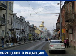 «Рейды ростовских властей — показуха»: горожанин возмутился машинам на тротуаре в центре донской столицы