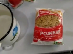 «Приправленные» червями макароны из ростовского супермаркета попали в бульон на видео