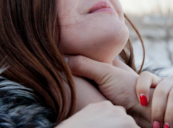 Укушенного девушкой дерзкого душителя-ростовчанина схватили в порту Владивостока 