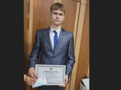 Донской школьник передал премию талантливой молодежи на поддержку участников СВО