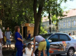 Водитель Datsun сбил женщину на пересечении Соколова и Красноармейской в Ростове