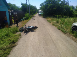 В Ростовской области водитель «Лады Калины» сбил подростка на мотоцикле и скрылся с места ДТП