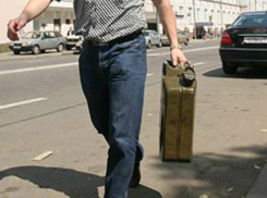 Наполненный канистрами бензина автомобиль обнаружили в Ростовской области