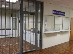 В Ростове парень вскрыл вены в туалете отделения полиции