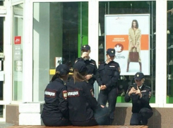 Очаровательные служительницы закона устроили фотосессию с кофе и обнимашками в Ростове