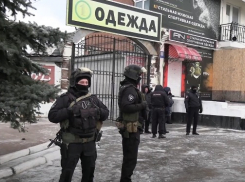 В Ростове 62 мигранта отправили в военкомат после рейда на «Темерник»