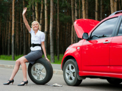 Неожиданная расплата попавшей в беду девушки на дороге в Ростовской области глубоко оскорбила автолюбителя