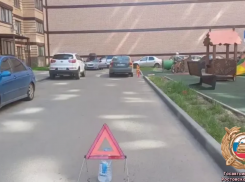 Выскочивший из-за припаркованного авто 7-летний ребёнок попал под «Фольксваген» в Ростове